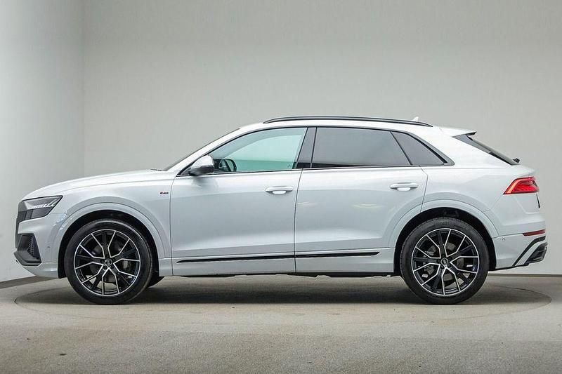 Gebraucht Audi Q8 S-Line 231 PS (169 kW) 2023 Gletscherweiß metallic (metallic) SUV