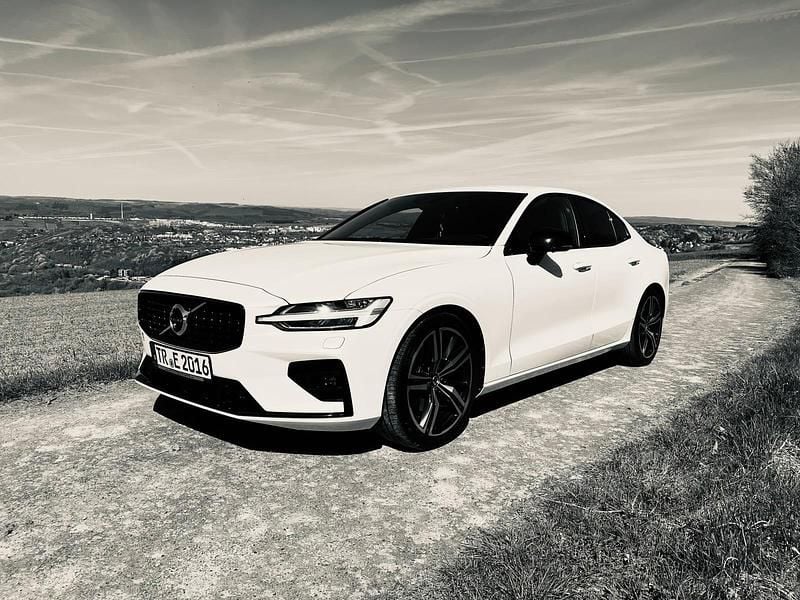 Weiß Gebraucht 2021 Volvo S60 Limousine | 29.900 € (Fairer Preis) - Bild 1/4