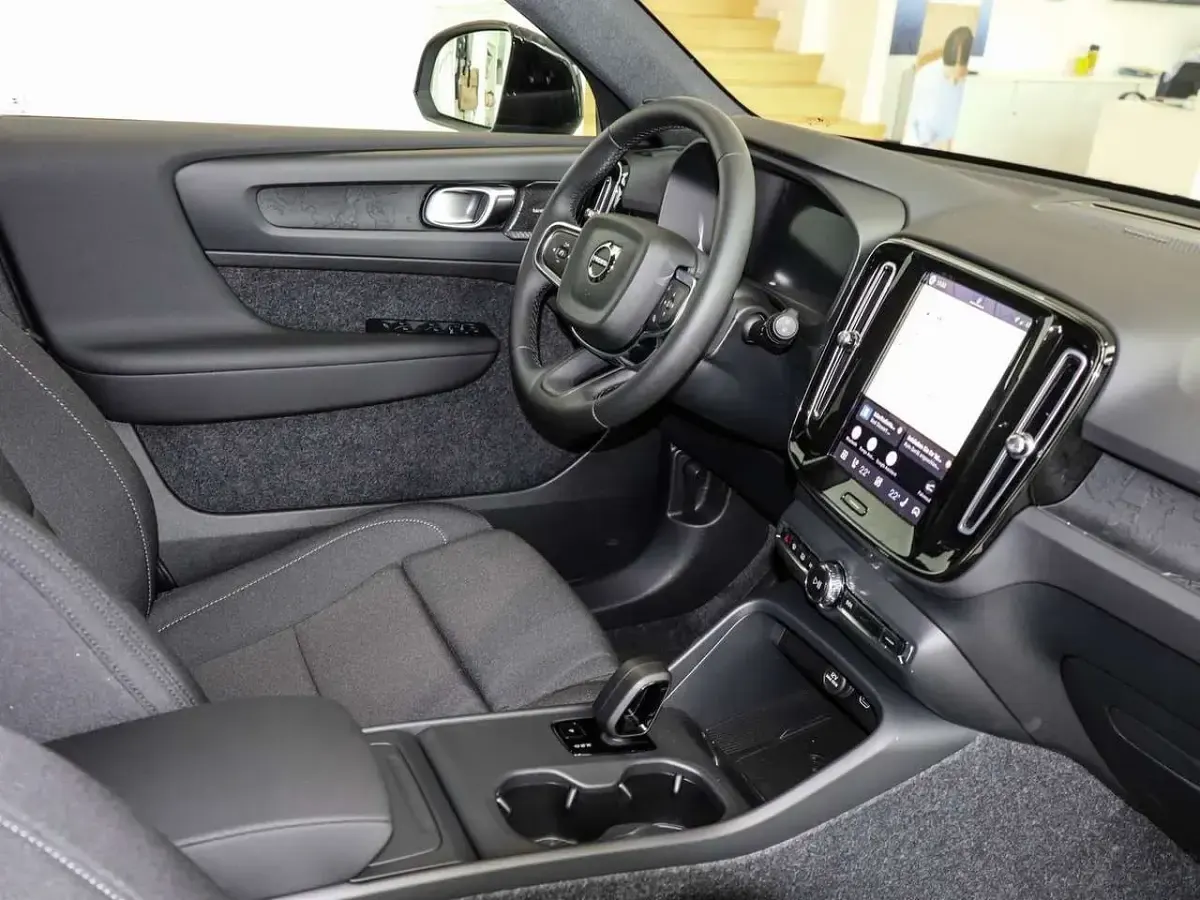 Gebraucht Volvo EX40 Plus 185 kW (252 PS) 2026 Grau SUV