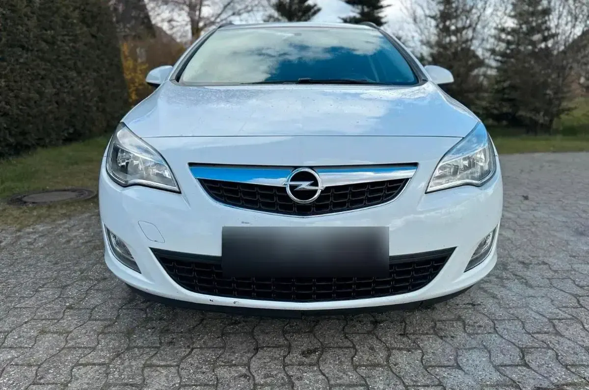 Gebraucht Opel Astra 125 PS (91 kW) 2011 Weiß Kombi