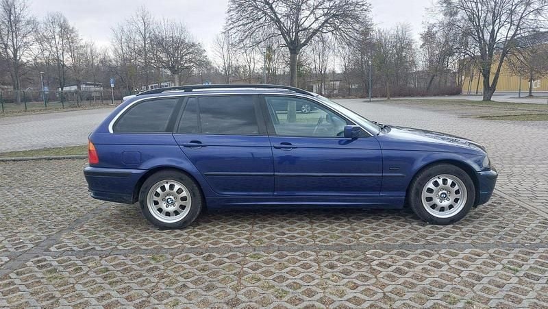 Gebraucht BMW 320 170 PS (125 kW) 2005 Blau Kombi