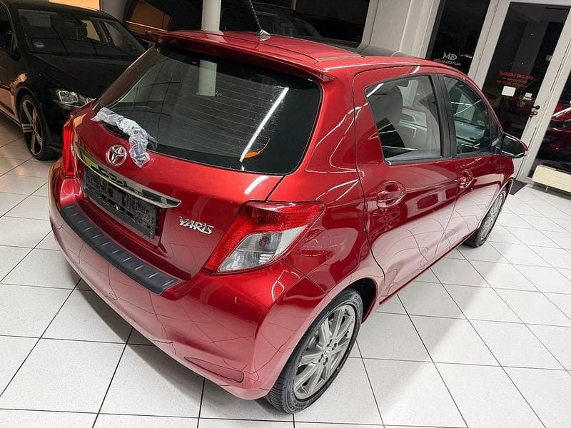 Gebraucht Toyota Yaris Club 99 PS (72 kW) 2012 Rot Limousine