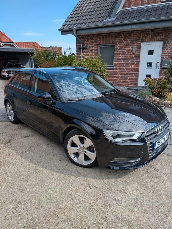 Schwarz Gebraucht 2014 Audi A3 Sportback Ambiente Limousine | 9.600 € (Guter Preis) - Bild 1/4