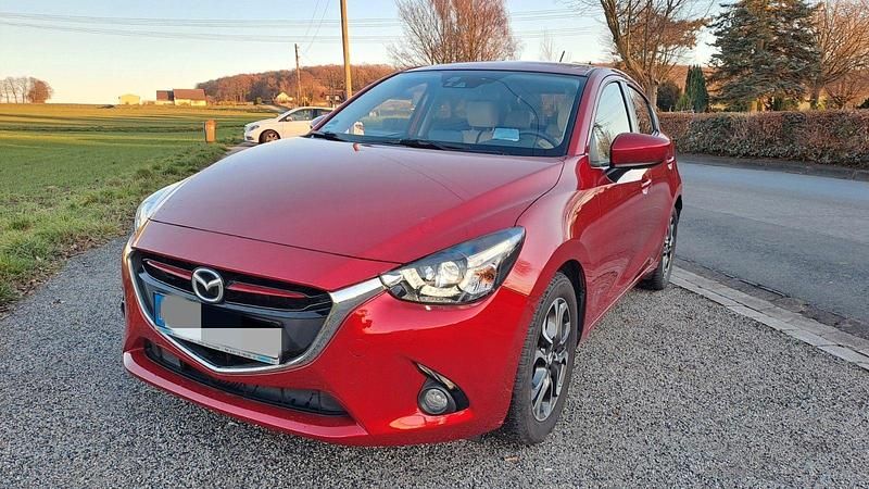 Gebraucht Mazda 2 Edition 90 PS (66 kW) 2015 Rot Kleinwagen