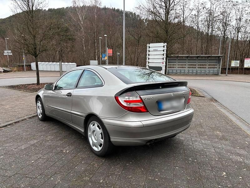 Gebraucht Mercedes C180 143 PS (105 kW) 2004 Silber Coupé