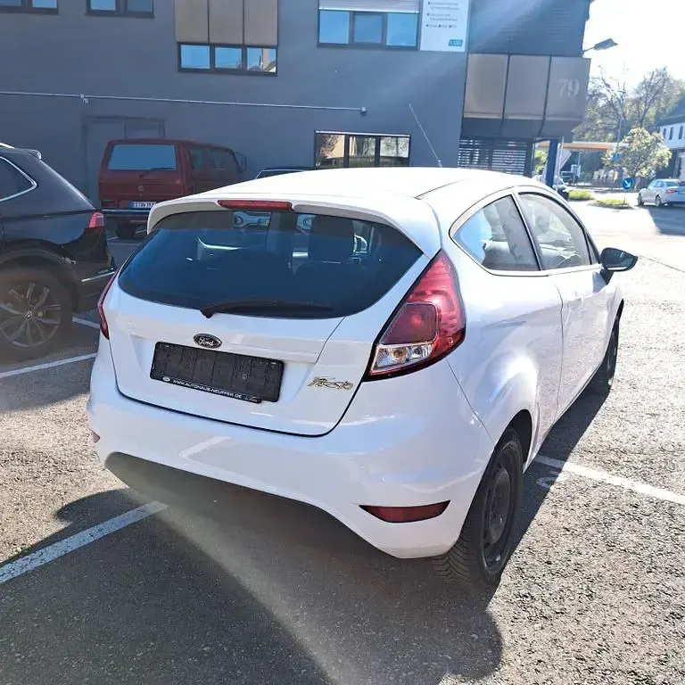 Gebraucht Ford Fiesta Titanium 82 PS (60 kW) 2017 Weiß Kleinwagen
