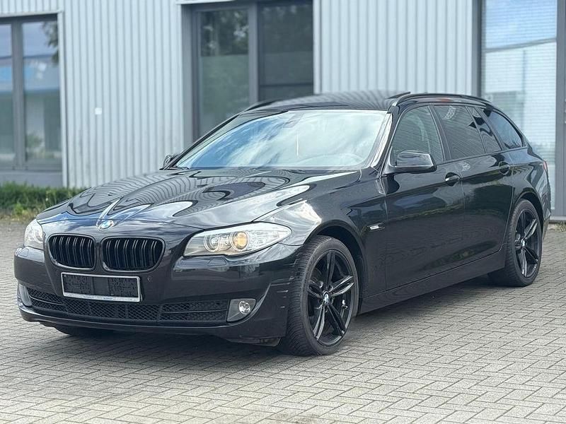 Schwarz Gebraucht 2011 BMW 520 Kombi | 7.000 € (Superpreis) - Bild 1/4