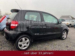 Gebraucht VW Fox Style 60 PS (44 kW) 2011 Schwarz Kleinwagen