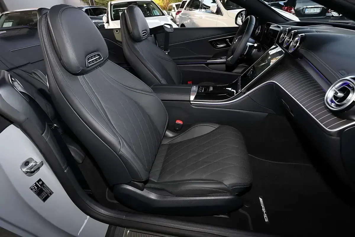 Gebraucht Mercedes CLE300 AMG 258 PS (189 kW) 2025 Manufaktur lack manufaktur alpin Cabrio