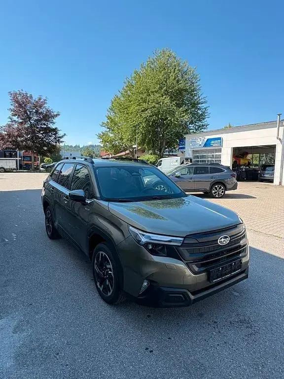 Neu Subaru Forester Active 136 PS (100 kW) 2026 Grün SUV