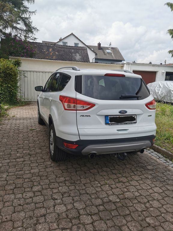 Weiß Gebraucht 2016 Ford Kuga SYNC Edition SUV | 10.500 € (Guter Preis) - Bild 1/4