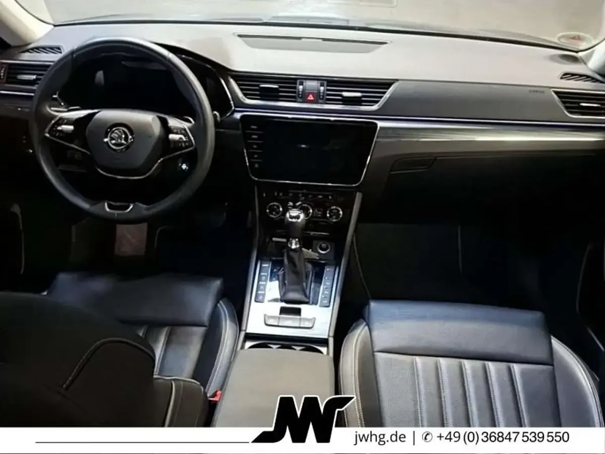 Gebraucht Skoda Superb Premium Edition 200 PS (147 kW) 2023 Graphitegrau metallic Kombi