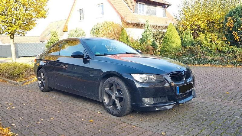 Schwarz Gebraucht 2006 BMW 330 Sport Line Coupé | 10.500 € (Fairer Preis) - Bild 1/4