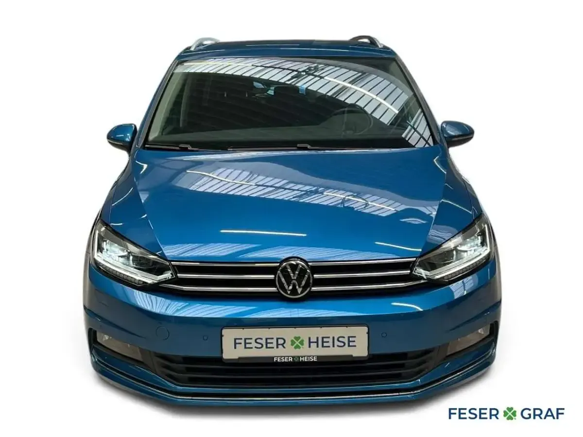 Gebraucht VW Touran Highline 150 PS (110 kW) 2023 Caribbean blue metallic Van / Kleinbus