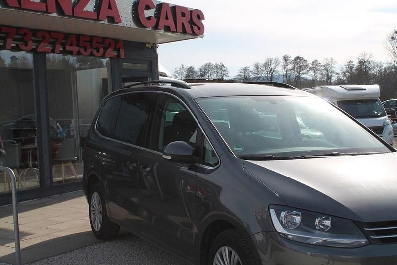 Gebraucht VW Sharan Comfortline 150 PS (110 kW) 2017 Grau Van / Kleinbus