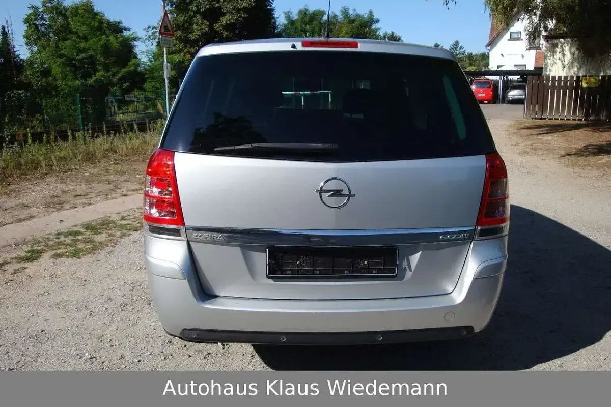 Gebraucht Opel Zafira Design Edition 110 PS (80 kW) 2011 Silber Van / Kleinbus
