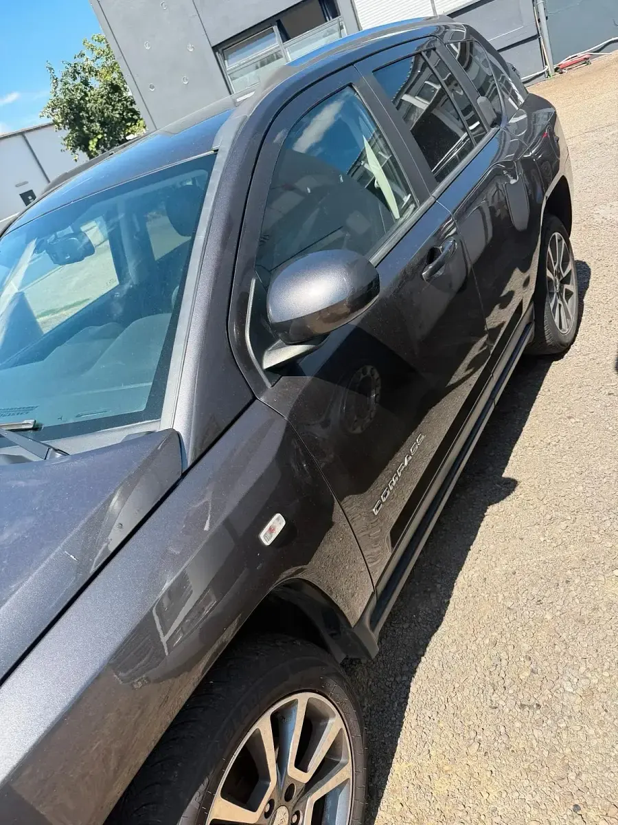 Gebraucht Jeep Compass 163 PS (119 kW) 2014 Grau SUV