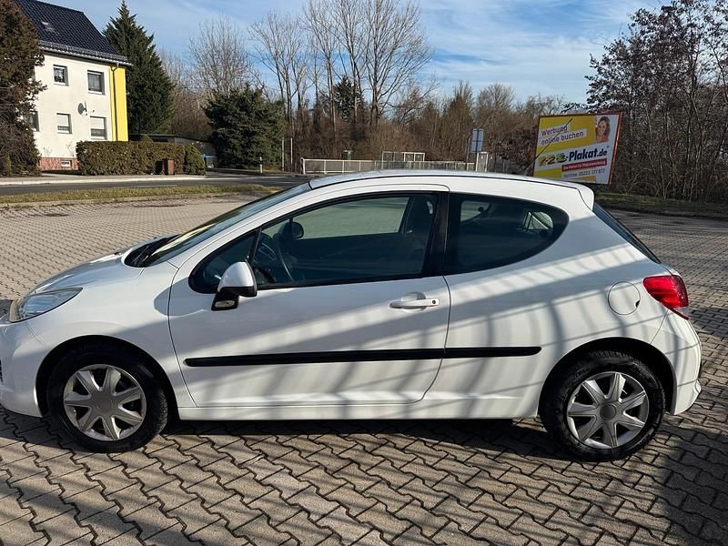 Gebraucht Peugeot 207 95 PS (69 kW) 2009 Weiß Kleinwagen
