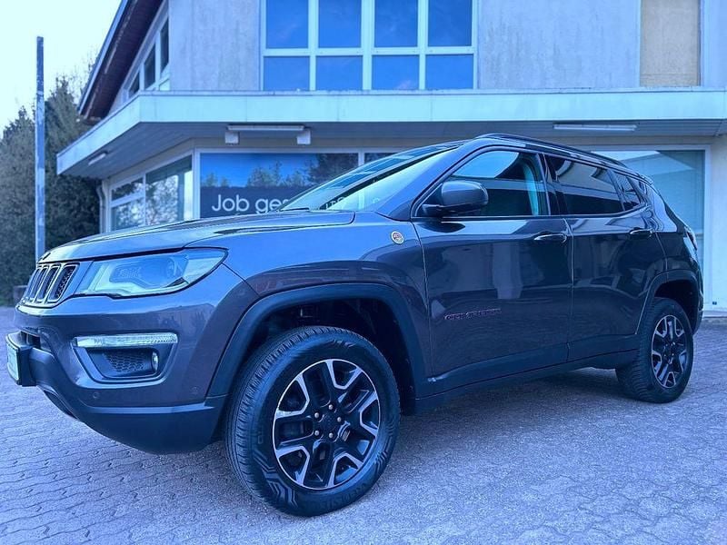 Gebraucht Jeep Compass Trailhawk 170 PS (125 kW) 2019 Grau SUV