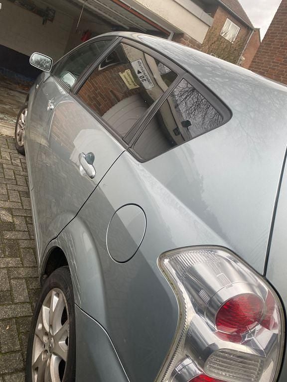 Gebraucht Toyota Corolla Verso Team 129 PS (94 kW) 2008 Silber Van / Kleinbus