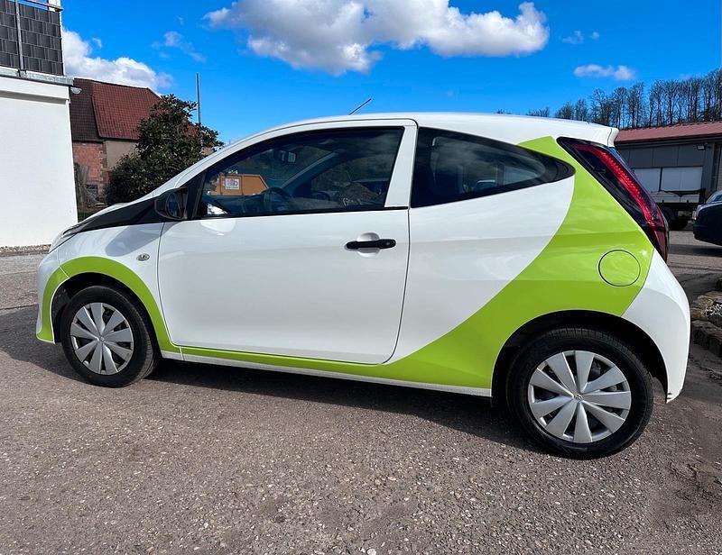 Gebraucht Toyota Aygo 72 PS (52 kW) 2021 Weiß Kleinwagen