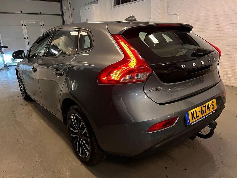 Gebraucht Volvo V40 120 PS (88 kW) 2016 Grau Limousine