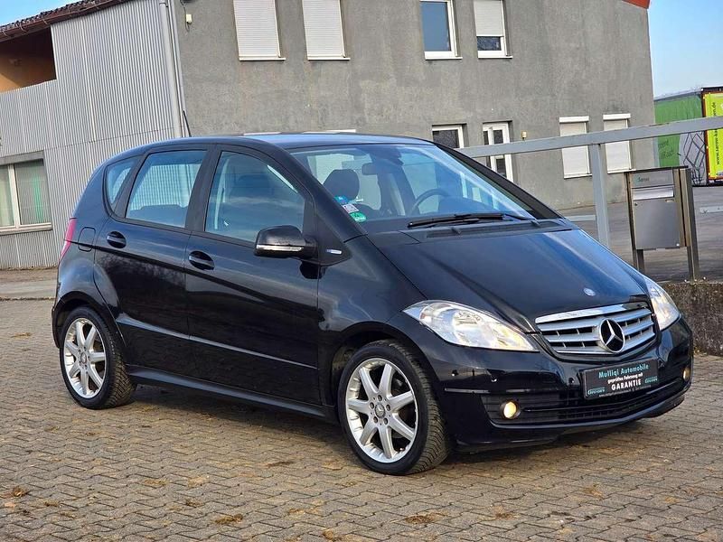 Gebraucht Mercedes A160 95 PS (69 kW) 2010 Kosmosschwarz  metalliclack Kleinwagen