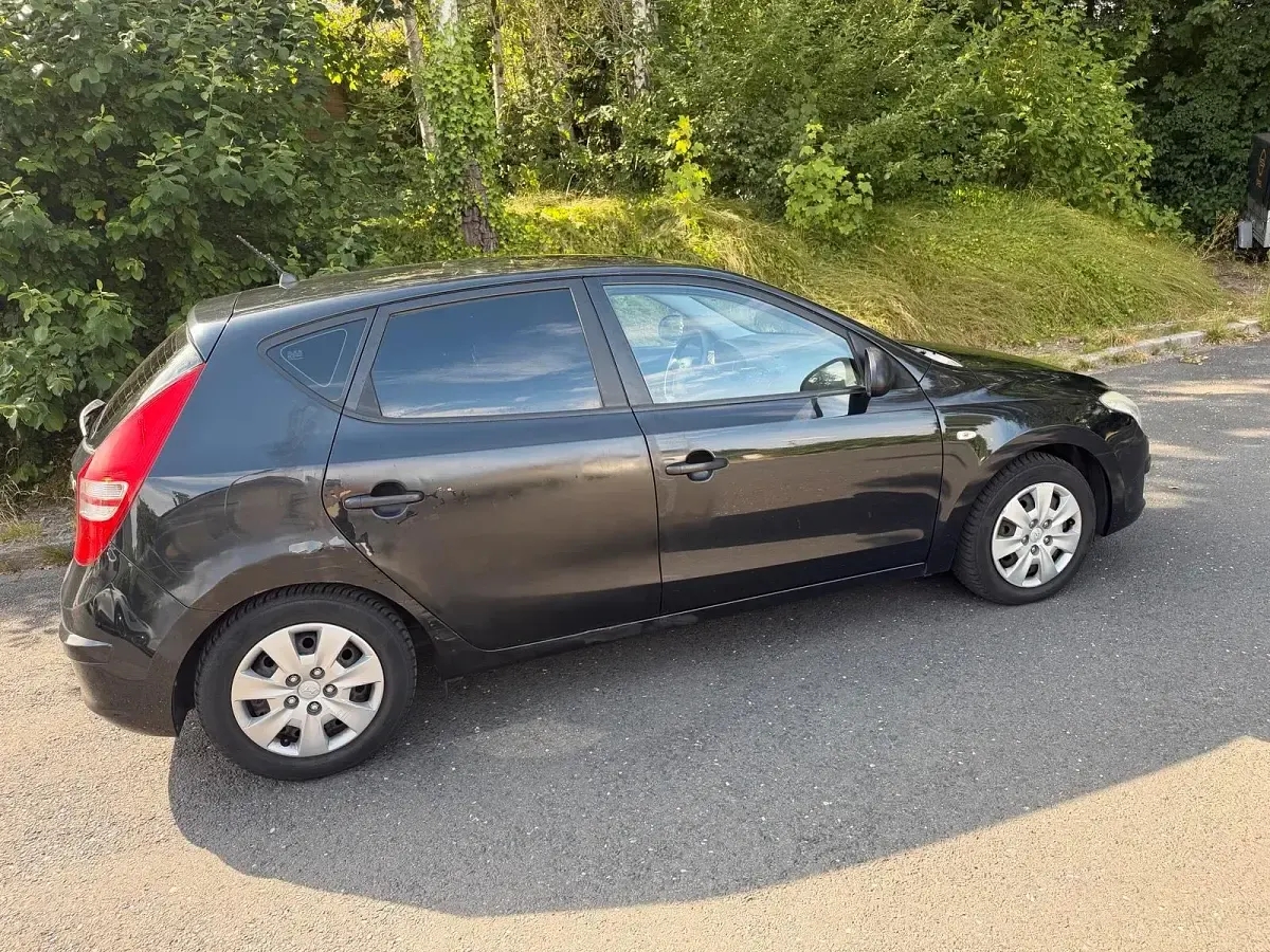 Gebraucht Hyundai i30 109 PS (80 kW) 2009 Schwarz Kleinwagen