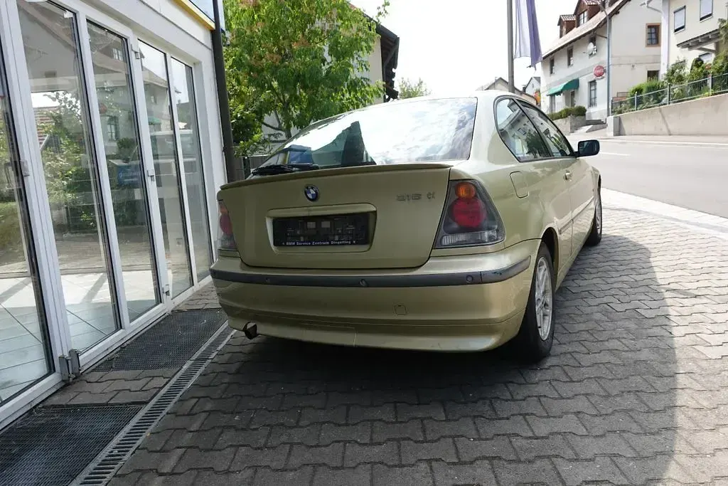 Gebraucht BMW 316 116 PS (85 kW) 2001 Gold Limousine