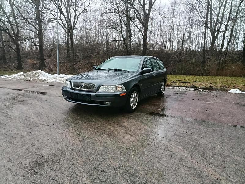 Gebraucht Volvo V40 122 PS (89 kW) 2002 Grau Kombi