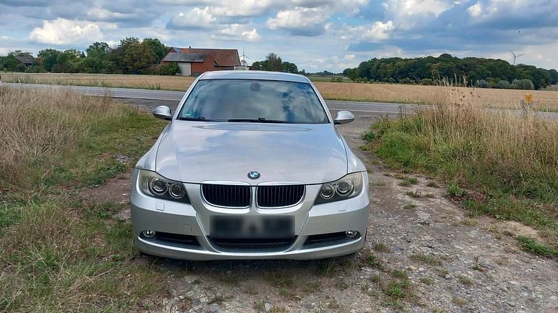 Gebraucht BMW 318 122 PS (89 kW) 2007 Silber Limousine