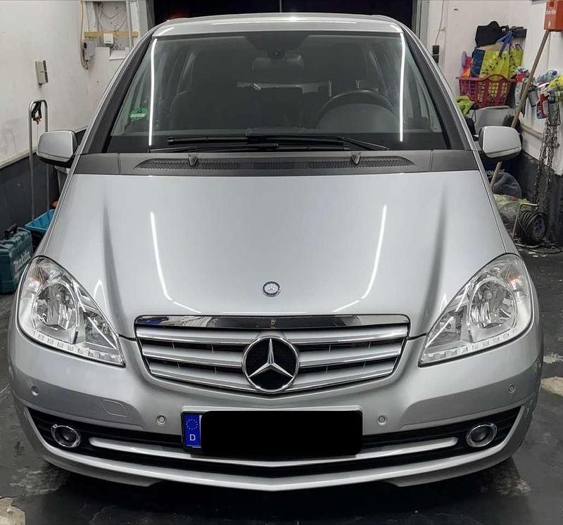 Gebraucht Mercedes A180 109 PS (80 kW) 2012 Grau Kleinwagen