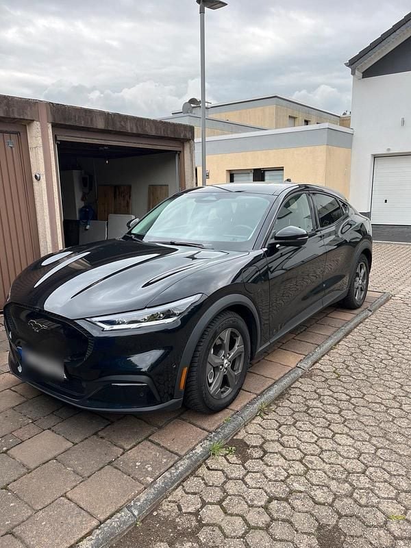Schwarz Gebraucht 2021 Ford Mustang Mach-E SUV | 29.999 € - Bild 1/4