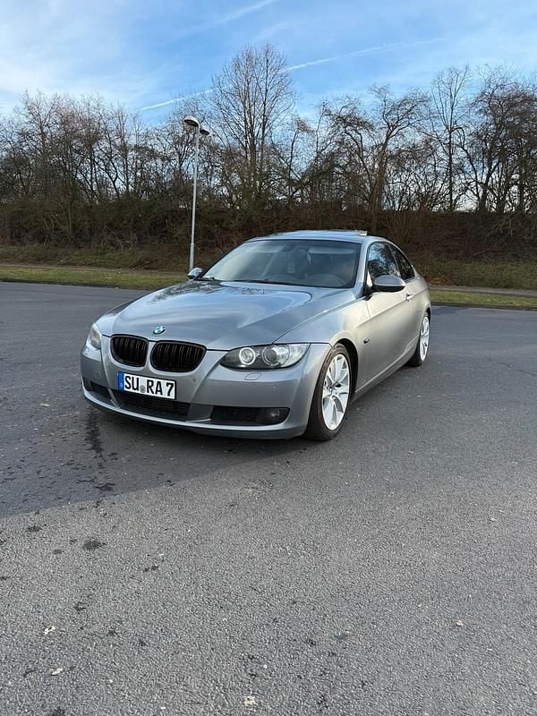 Gebraucht BMW 330 231 PS (169 kW) 2008 Grau Coupé