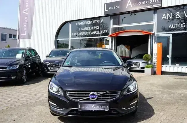 Gebraucht Volvo V60 Summum 190 PS (139 kW) 2015 Schwarz Kombi