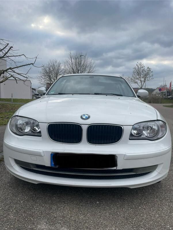 Weiß Gebraucht 2008 BMW 118 Kleinwagen | 3.300 € - Bild 1/4