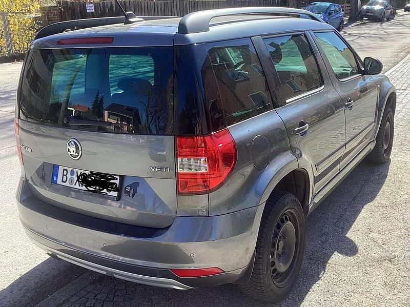 Gebraucht Skoda Yeti Drive 110 PS (80 kW) 2017 Grau SUV