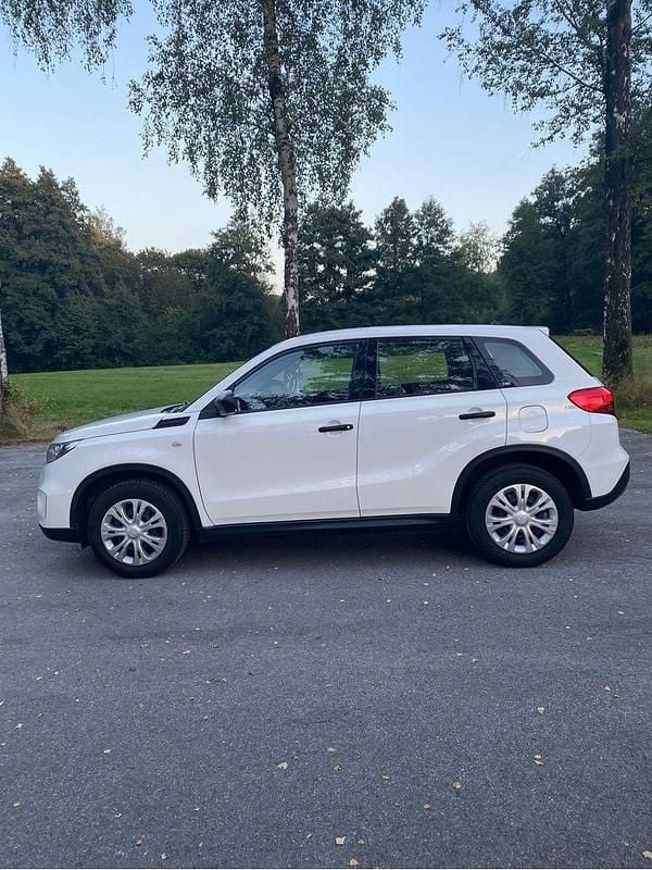 Weiß Gebraucht 2018 Suzuki Vitara SUV | 11.400 € (Guter Preis) - Bild 1/4