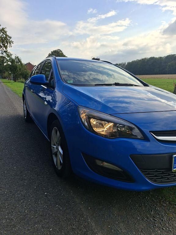 Blau Gebraucht 2015 Opel Astra Edition Kombi | 7.900 € (Fairer Preis) - Bild 1/4