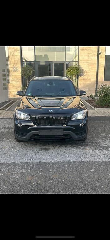 Schwarz Gebraucht 2012 BMW X1 Sport Line SUV | 11.000 € (Fairer Preis) - Bild 1/4