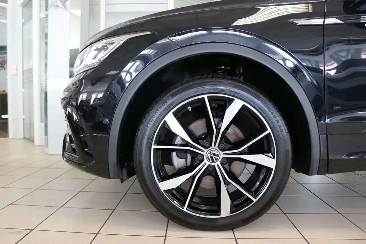 Gebraucht VW Tiguan Allspace R-line 245 PS (180 kW) 2023 Deep black SUV