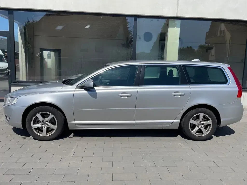 Gebraucht Volvo V70 Standard 150 PS (110 kW) 2016 Silber Kombi