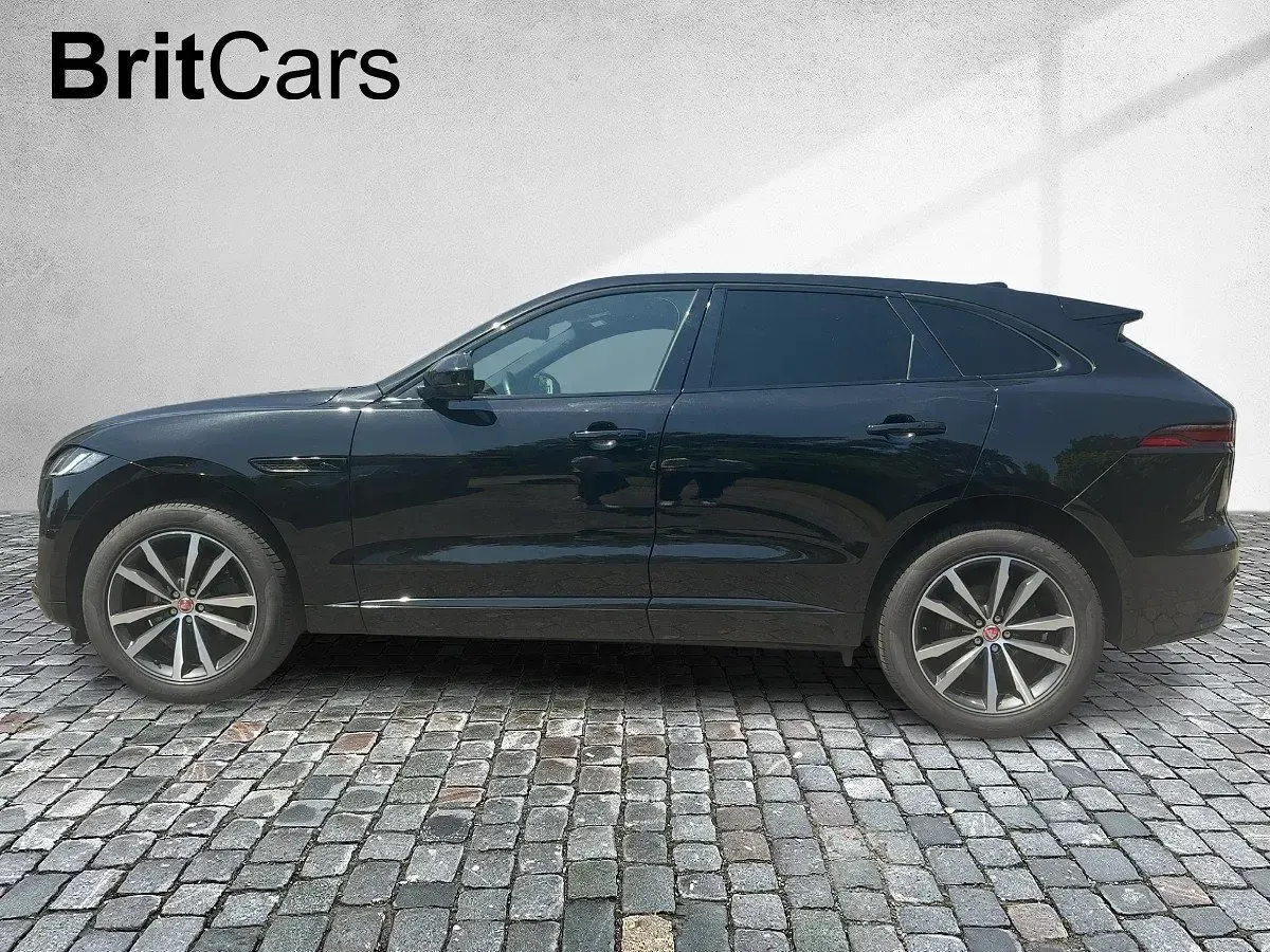 Gebraucht Jaguar F-Pace R 204 PS (150 kW) 2023 Schwarz (metallic) SUV