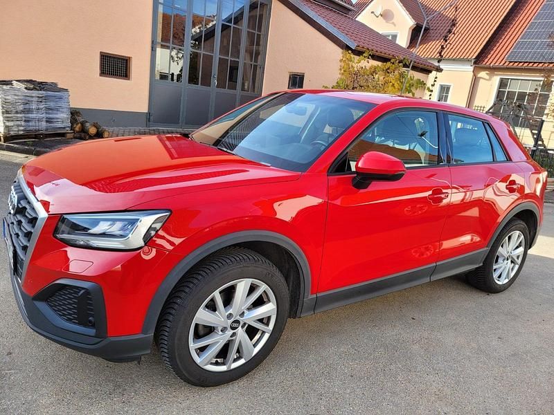 Rot Gebraucht 2021 Audi Q2 SUV | 20.100 € (Guter Preis) - Bild 1/4