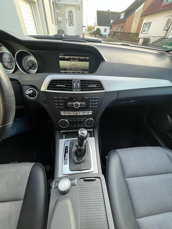 Gebraucht Mercedes C250 203 PS (149 kW) 2013 Schwarz Kombi