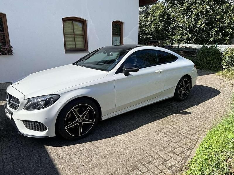 Gebraucht Mercedes C200 184 PS (135 kW) 2018 Weiß Coupé