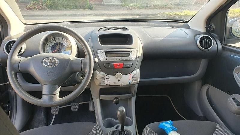 Gebraucht Toyota Aygo 68 PS (50 kW) 2009 Grau Kleinwagen