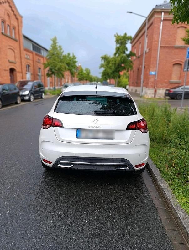 Weiß Gebraucht 2012 Citroën DS4 Kleinwagen | 6.000 € (Fairer Preis) - Bild 1/4