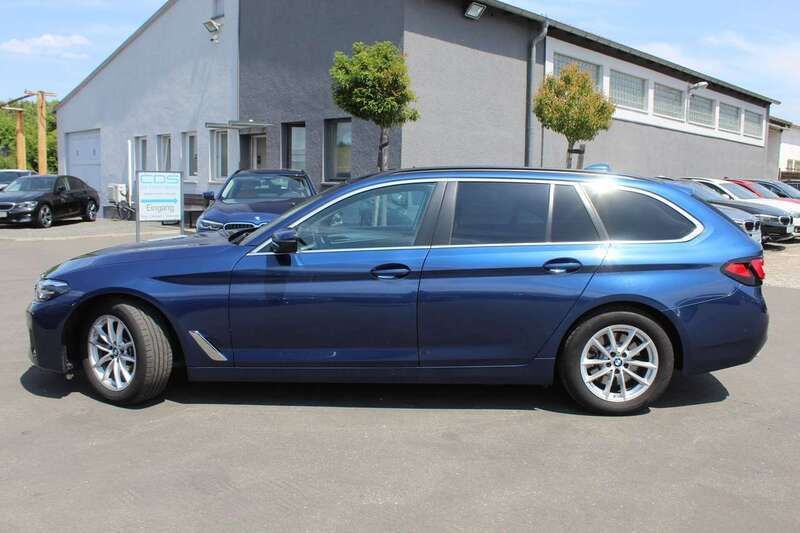 Phytonicblau Gebraucht 2023 BMW 520 Sport Line Kombi | 36.980 € (Fairer Preis) - Bild 1/4