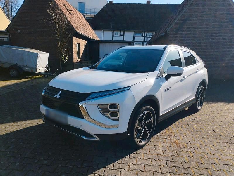 Gebraucht Mitsubishi Eclipse Cross Plus 188 PS (138 kW) 2022 Weiß SUV